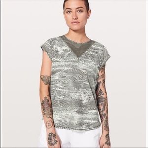 NWOT lululemon shirt